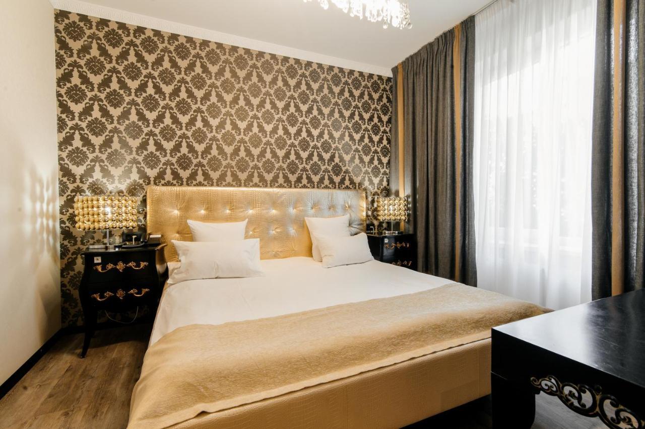 Weekend Boutique Hotel Chisinau Exterior photo