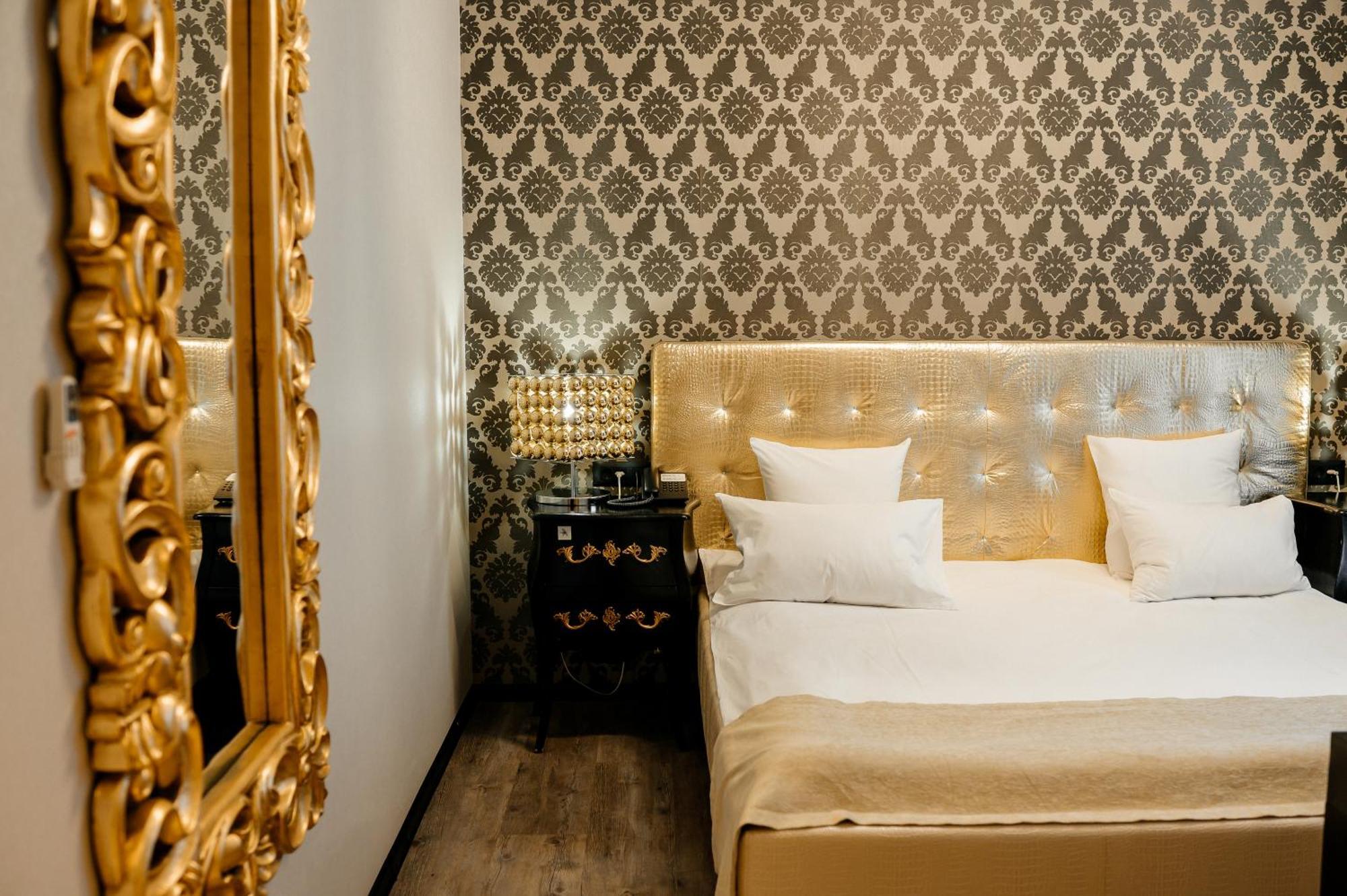 Weekend Boutique Hotel Chisinau Exterior photo