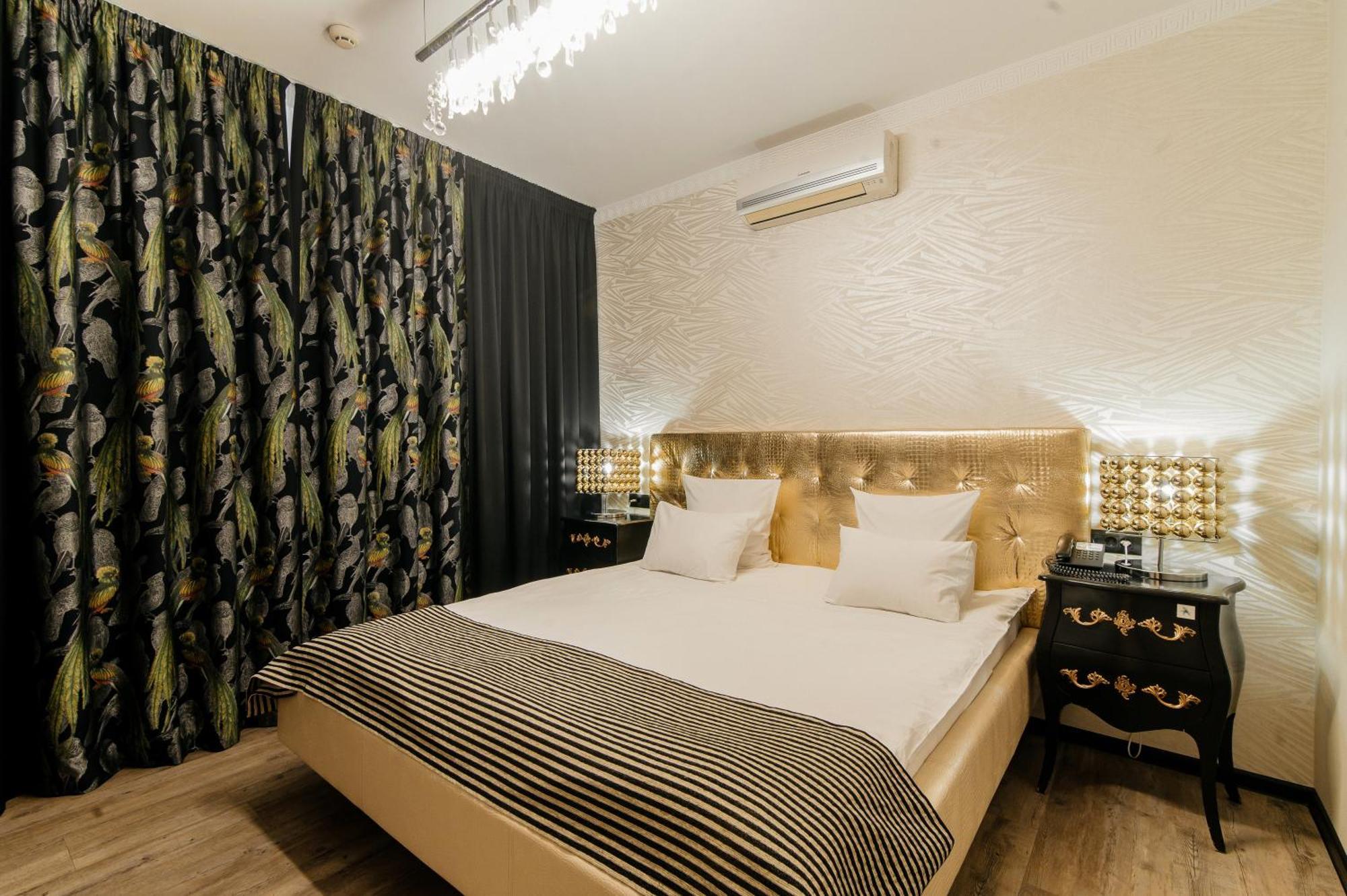 Weekend Boutique Hotel Chisinau Exterior photo