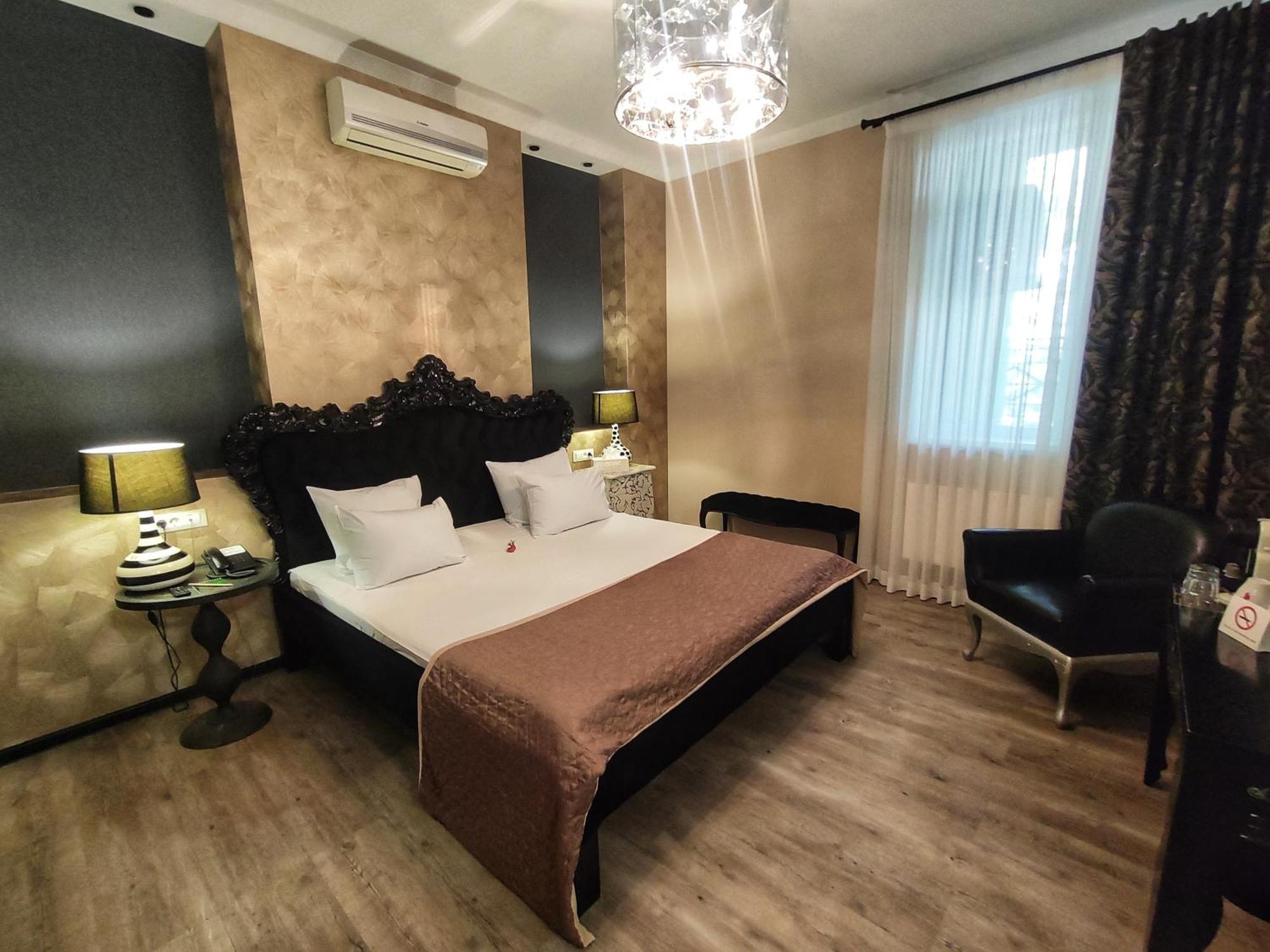 Weekend Boutique Hotel Chisinau Exterior photo
