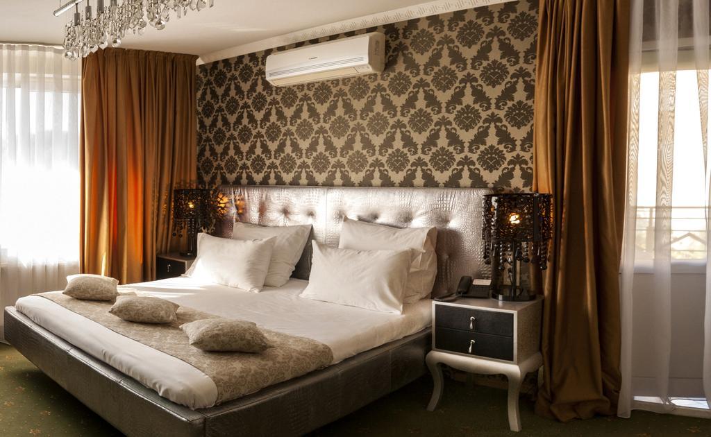 Weekend Boutique Hotel Chisinau Exterior photo