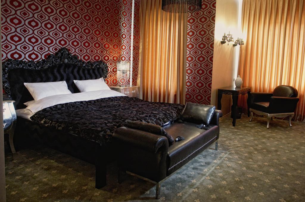 Weekend Boutique Hotel Chisinau Exterior photo