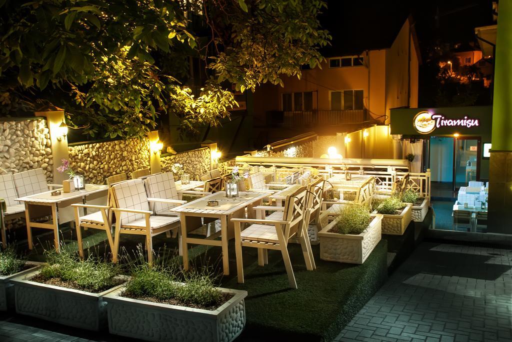 Weekend Boutique Hotel Chisinau Exterior photo
